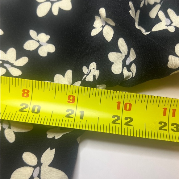 Maurice’s Kimono Daisy Print Black & White Floral Size Medium - Picture 6 of 14